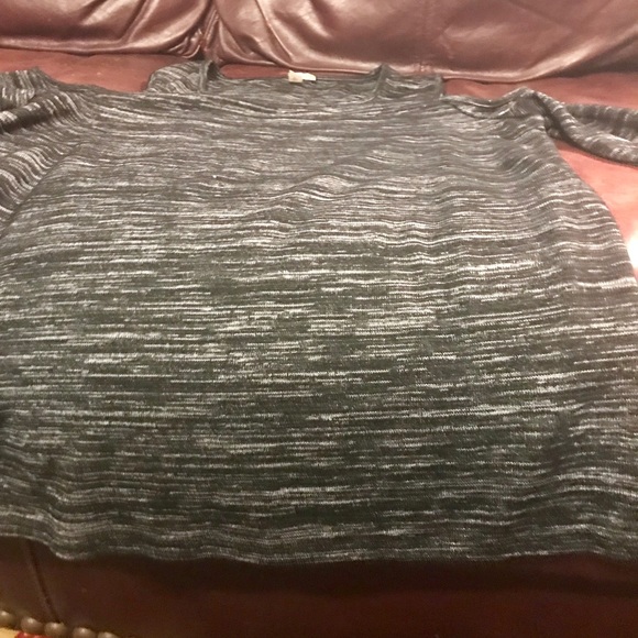 Women’s Cold Shoulder Long Sleeve Top Size M - Picture 5 of 6
